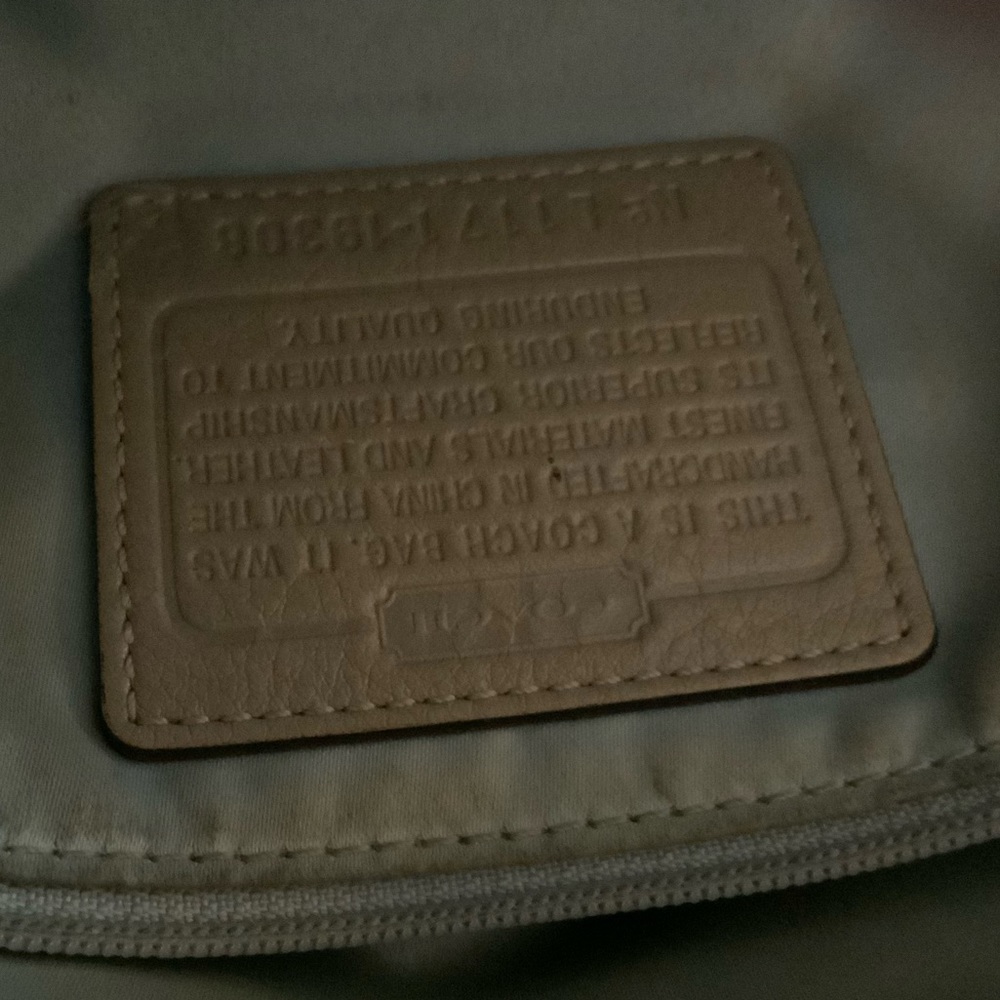 White Coach Purse - Picture 12 of 12